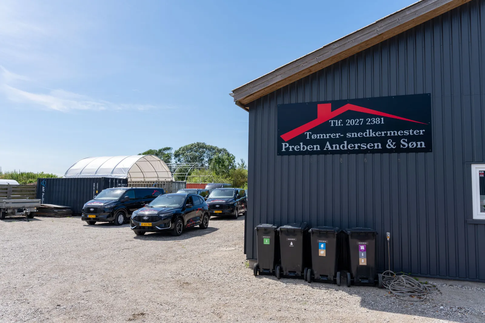 Preben Andersen & Søns vognpark ved værkstedet